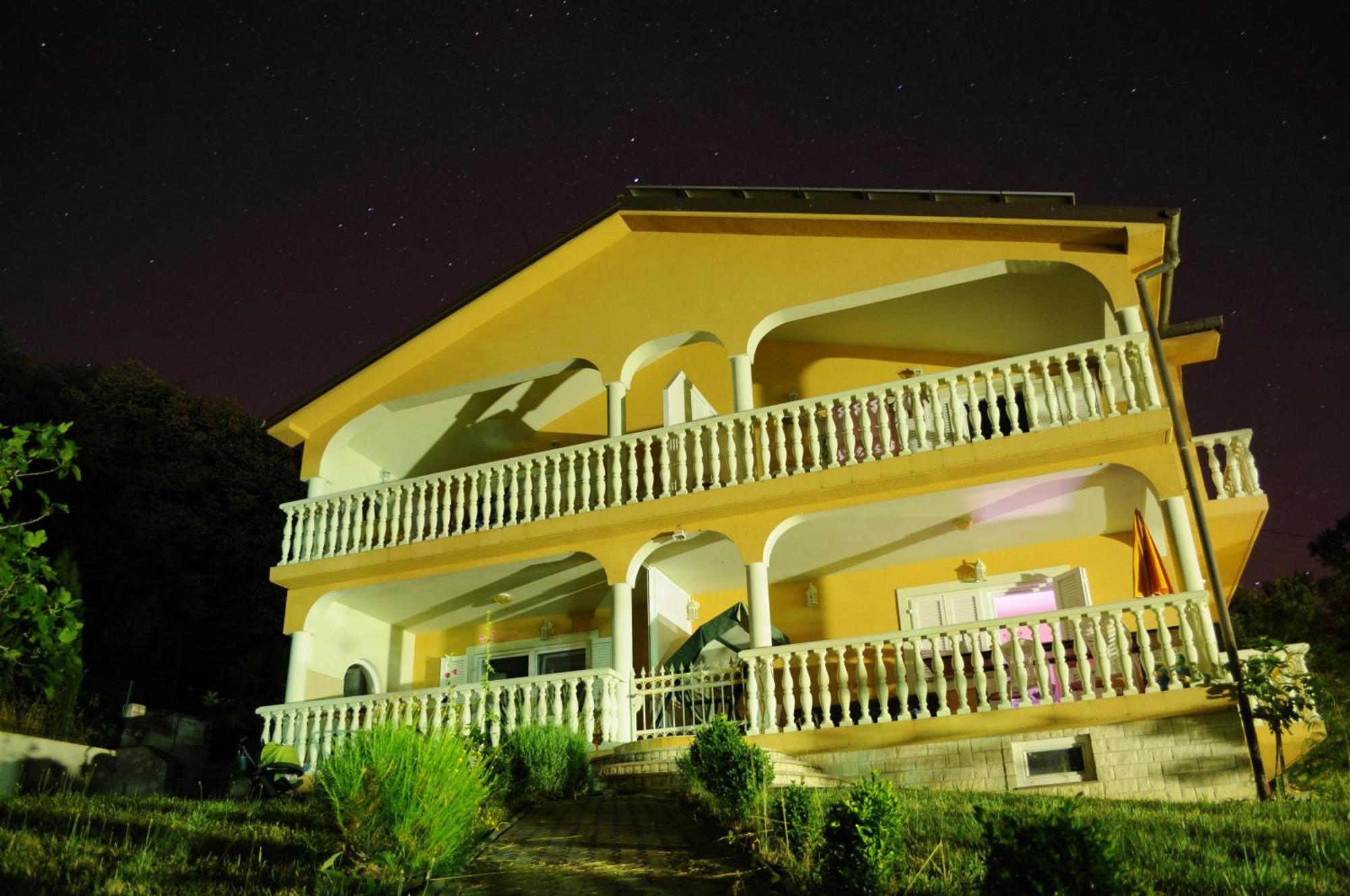 Apartments Viktorija Omišalj Εξωτερικό φωτογραφία