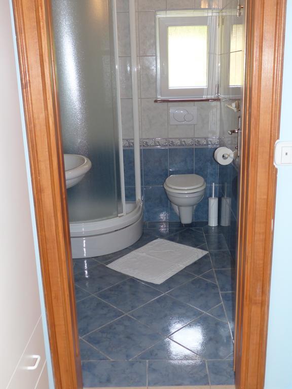 Apartments Viktorija Omišalj Εξωτερικό φωτογραφία