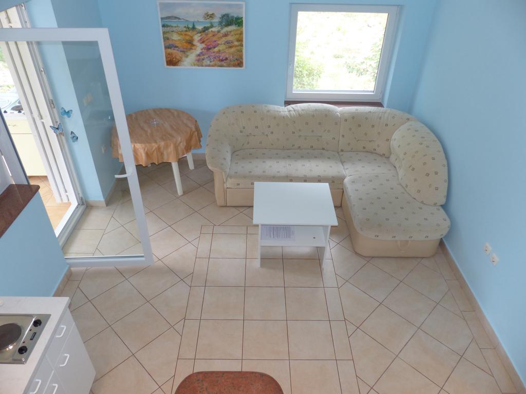 Apartments Viktorija Omišalj Εξωτερικό φωτογραφία