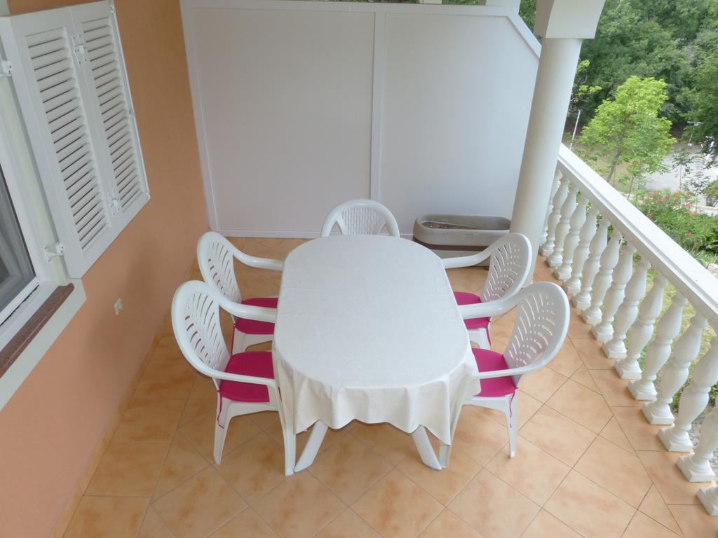 Apartments Viktorija Omišalj Εξωτερικό φωτογραφία