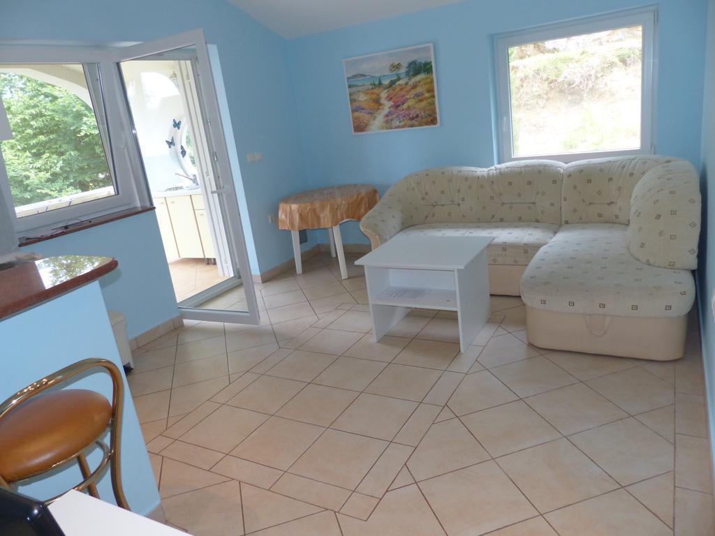 Apartments Viktorija Omišalj Εξωτερικό φωτογραφία