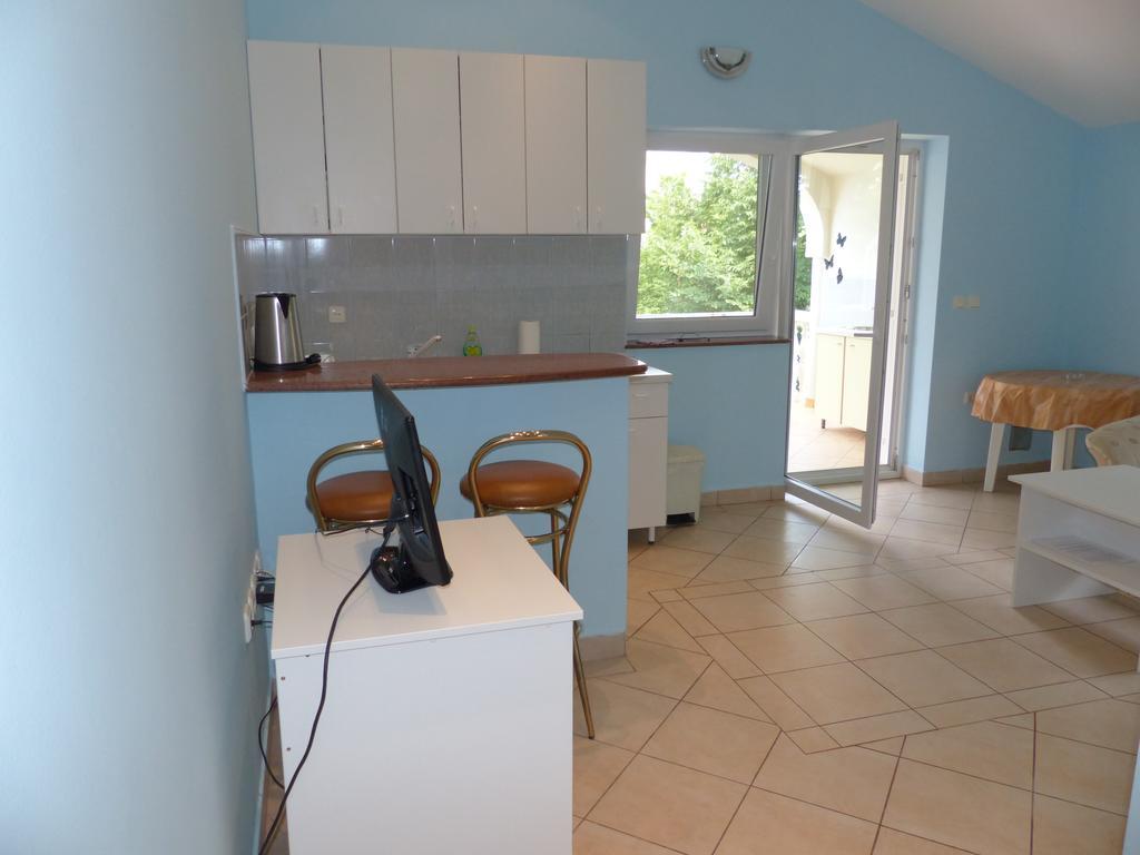 Apartments Viktorija Omišalj Εξωτερικό φωτογραφία